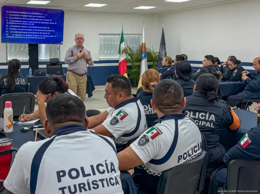 Capacitan a policías turísticos de Playa del Carmen para detectar y prevenir trata de personas