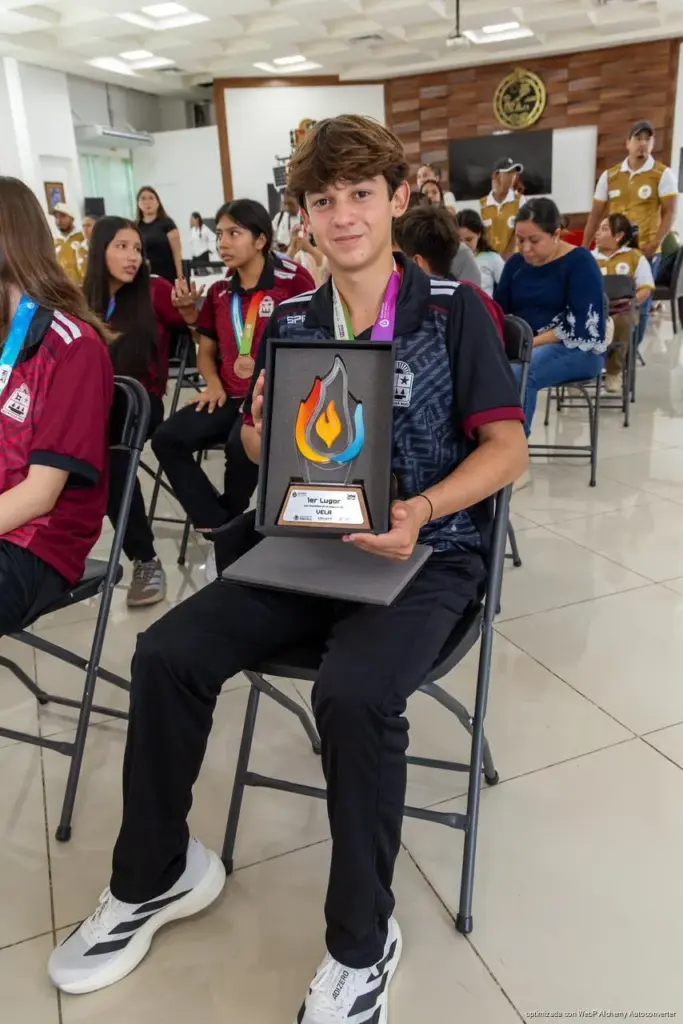 Estefanía Mercado reconoce a medallistas de Playa del Carmen en la CONADE 2026
