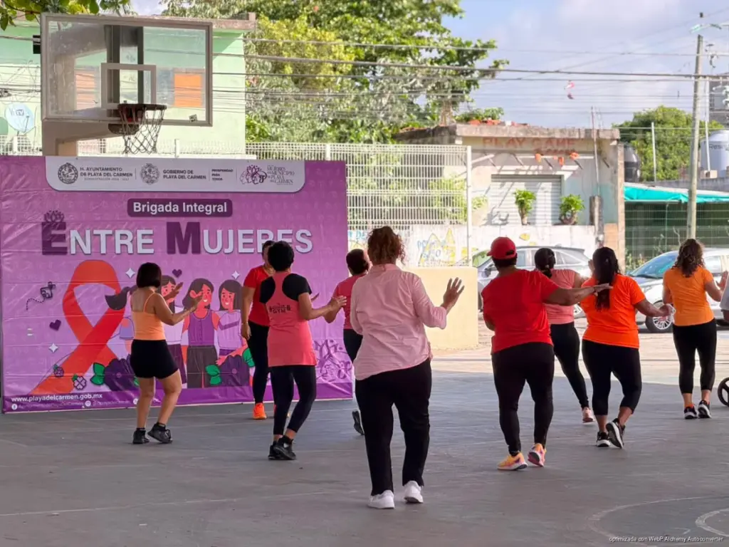 Brigada integral acerca servicios gratuitos a mujeres en Playa del Carmen