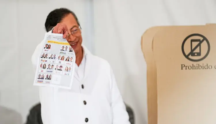 Petro mantiene denuncias de fraude electoral pese a coincidencia de 99.94% entre preconteo y escrutinio