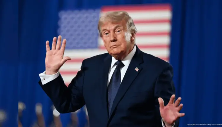 Trump ordena mayor vigilancia financiera sobre migrantes y remesas en Estados Unidos
