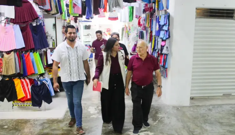Jornada de limpieza en el mercado Diana Laura Riojas de Colosio busca que locatarios cuenten con espacios más dignos