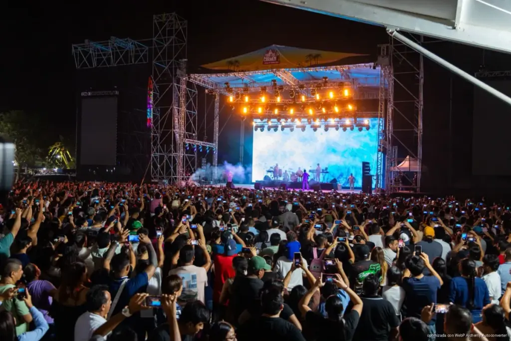 Feria del Carmen registra masiva asistencia en sus primeras jornadas de conciertos gratuitos