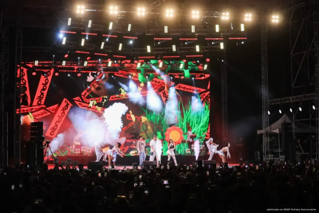 Feria del Carmen reúne a más de 20 mil personas con Cachirula y Loojan en Playa del Carmen