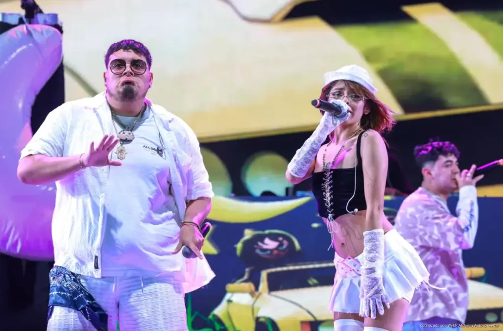 Feria del Carmen reúne a más de 20 mil personas con Cachirula y Loojan en Playa del Carmen