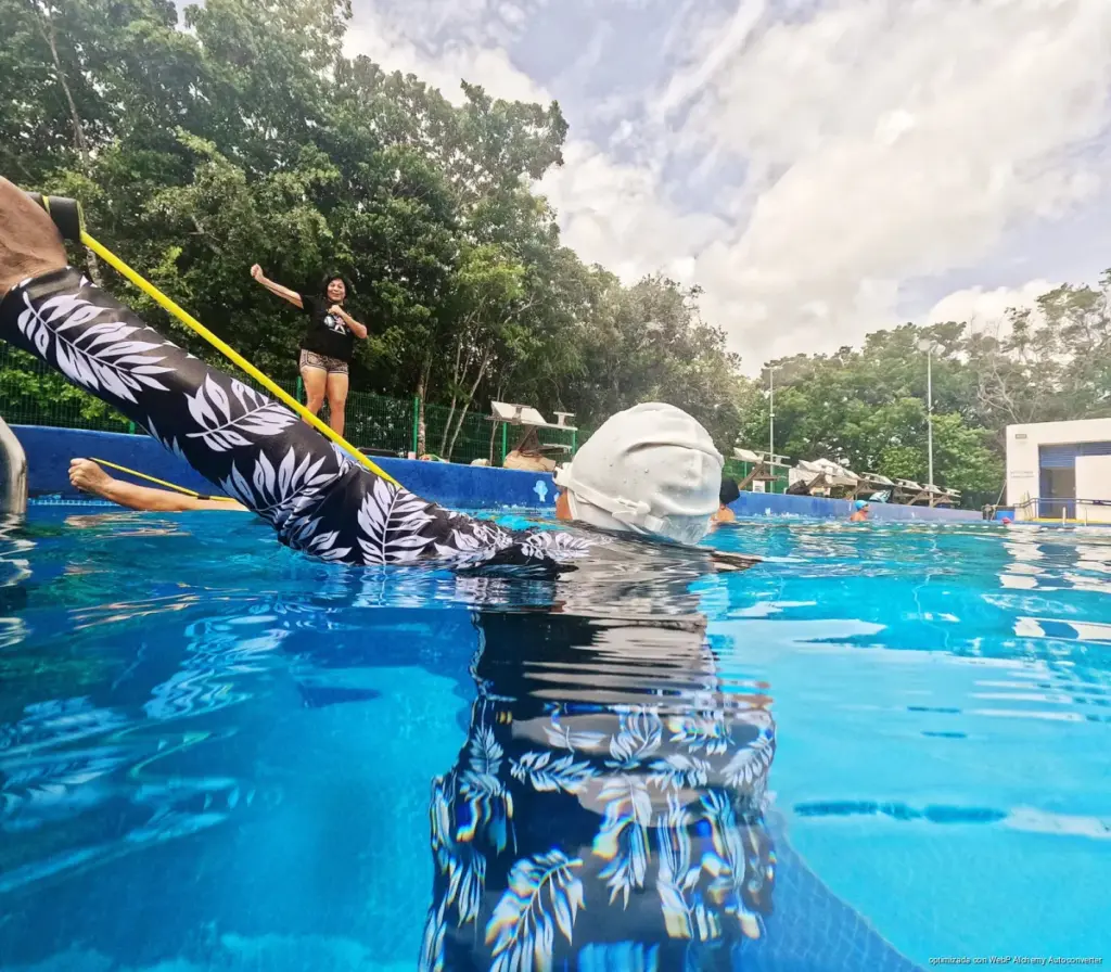 Playa del Carmen activa programa de aqua aerobics para adultos mayores