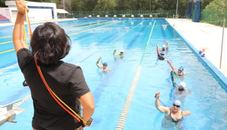 Playa del Carmen activa programa de aqua aerobics para adultos mayores