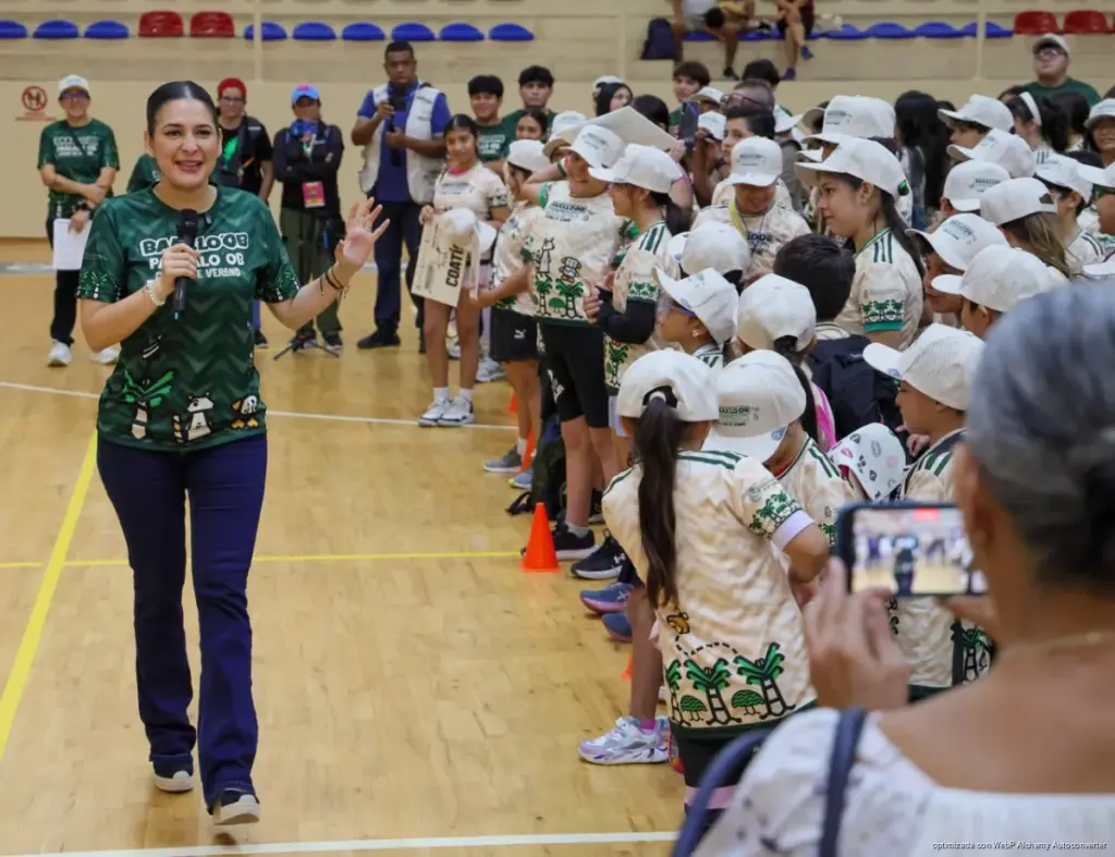 Estefanía Mercado inaugura el curso de verano Baaxlo’ob Paalalo’ob “Deportilandia 2026” en Playa del Carmen
