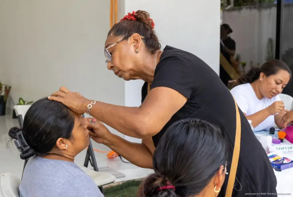 Estefanía Mercado llega a Los Pájaros con actas gratuitas y servicios médicos
