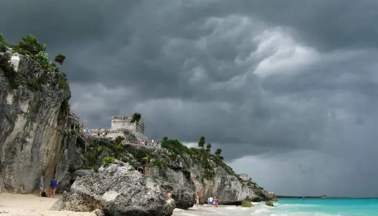 Onda tropical 19 provocará lluvias y tormentas este miércoles en Quintana Roo