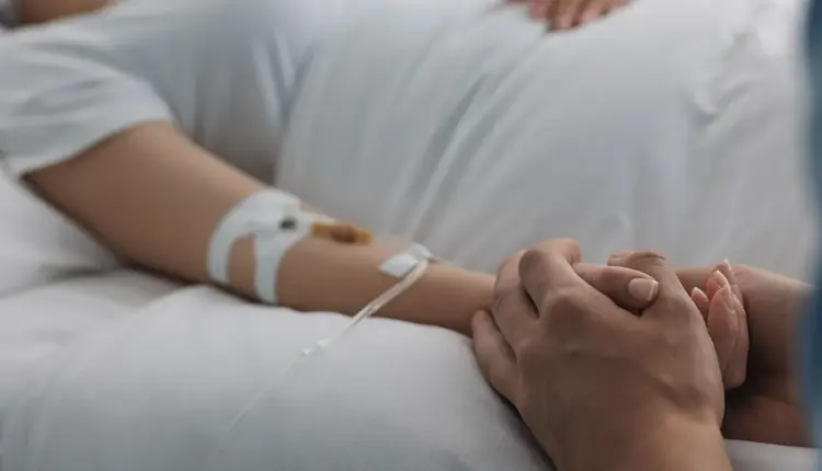 Francia aprueba ley que legaliza la eutanasia y el suicidio asistido