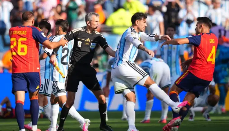 Argentina recibe multa y castigos de FIFA por carteles de Malvinas en el torneo mundialista