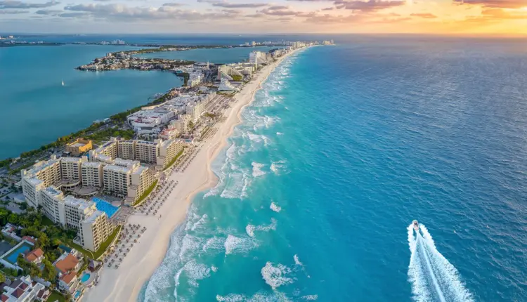 Cancún mantiene alta ocupación hotelera durante las vacaciones de verano