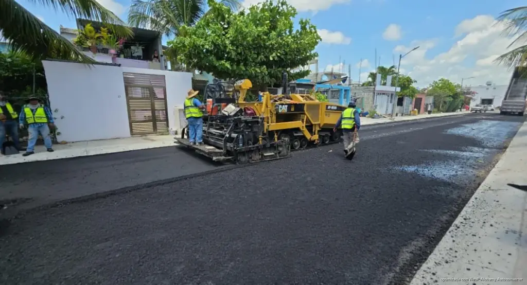 Avanza rehabilitación urbana en Villamar 1 con parque y repavimentación en Playa del Carmen