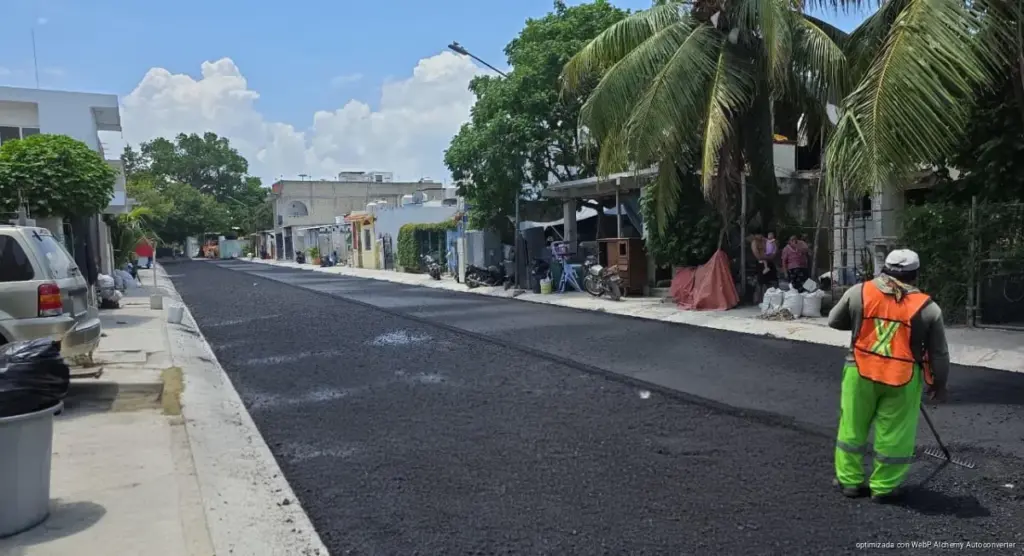 Avanza rehabilitación urbana en Villamar 1 con parque y repavimentación en Playa del Carmen