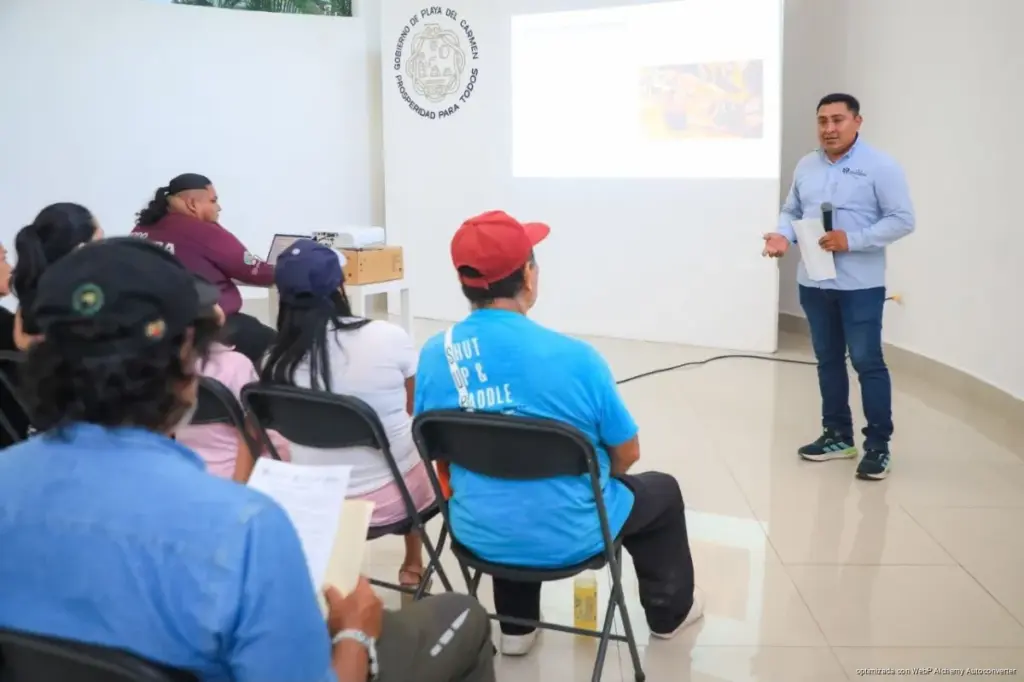 Capacitan a productores de Playa del Carmen para prevenir enfermedades en las colmenas