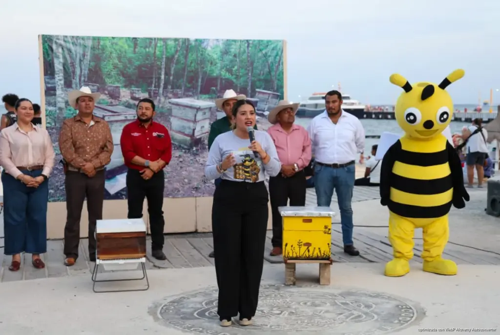 Feria de la Miel reúne a 30 apicultores y más de 50 variedades en Playa del Carmen