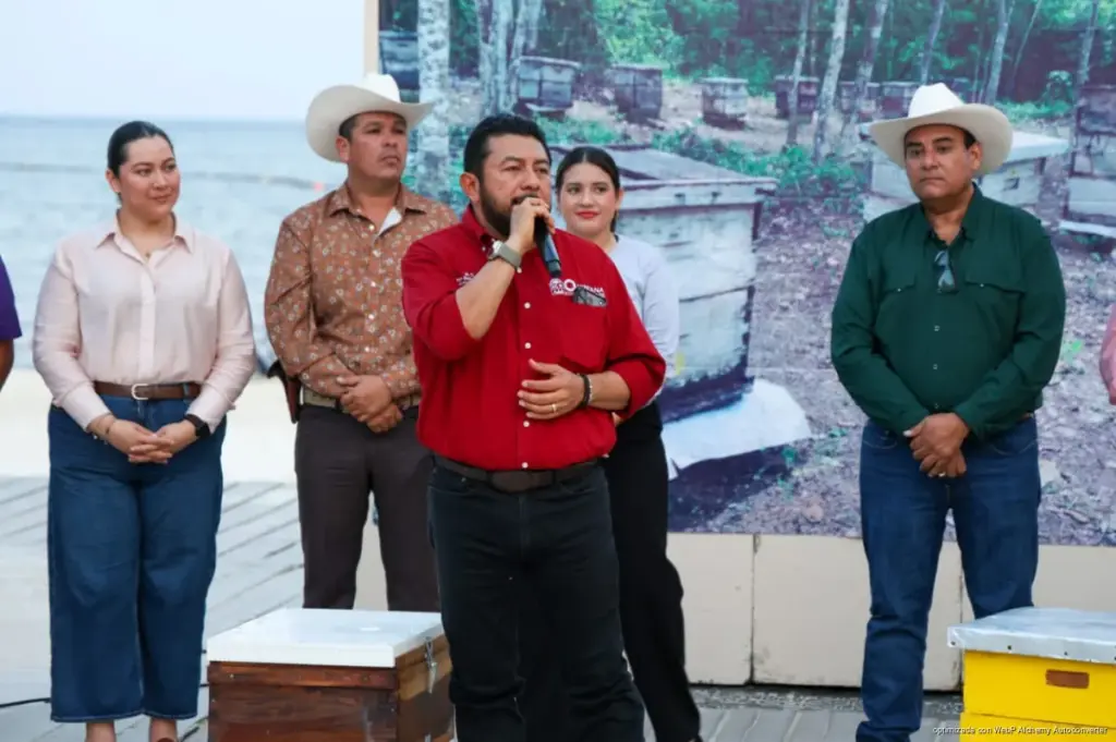 Feria de la Miel reúne a 30 apicultores y más de 50 variedades en Playa del Carmen
