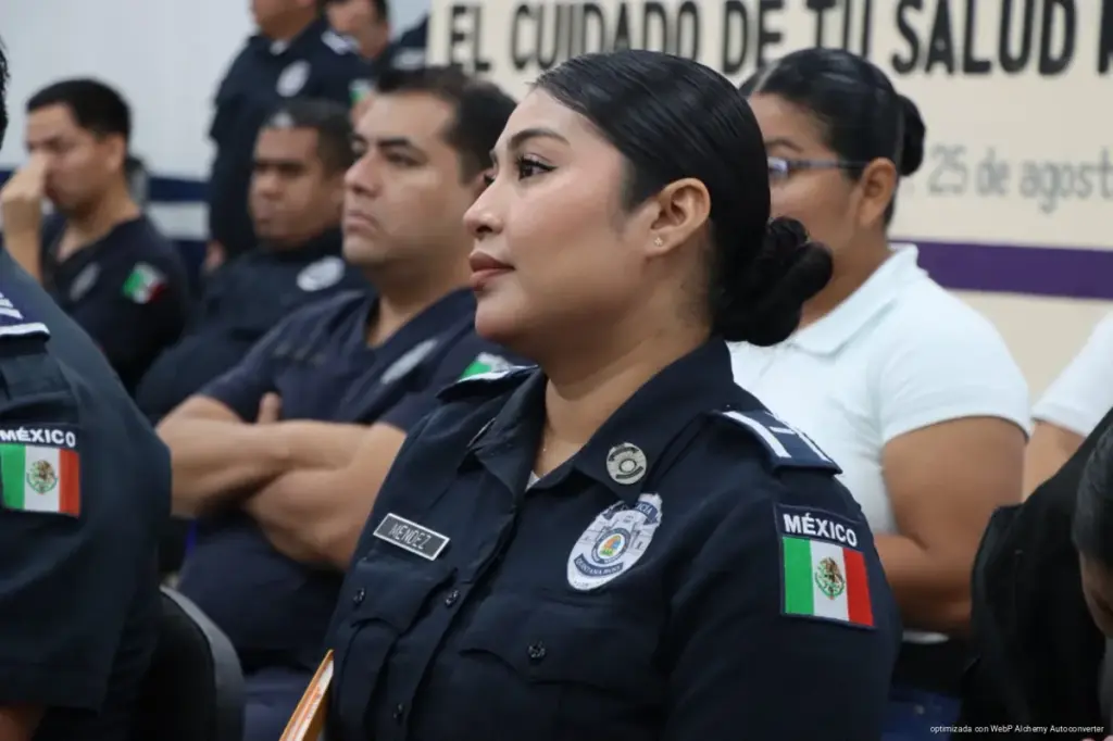 Policías de Playa del Carmen reciben capacitación para fortalecer su salud mental