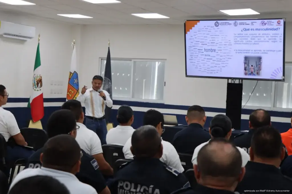 Policías de Playa del Carmen reciben capacitación para fortalecer su salud mental