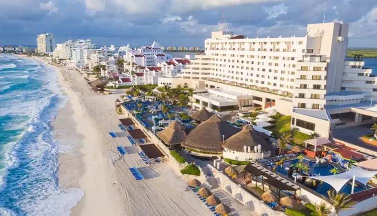 Sancionarán a siete hoteles de Cancún por incumplir refugios anticiclónicos