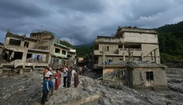 Sube a 584 la cifra de muertos por deslave en Nepal y el Tíbet