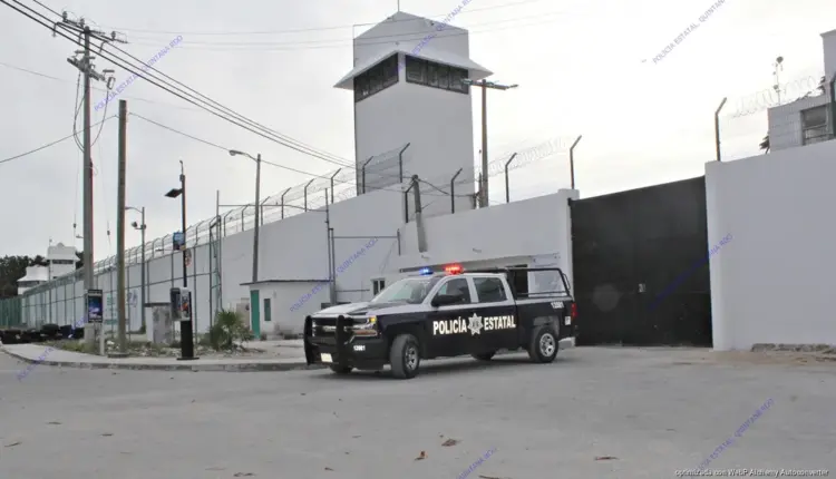 Aseguran celulares y presunta droga durante revisión en penal de Chetumal