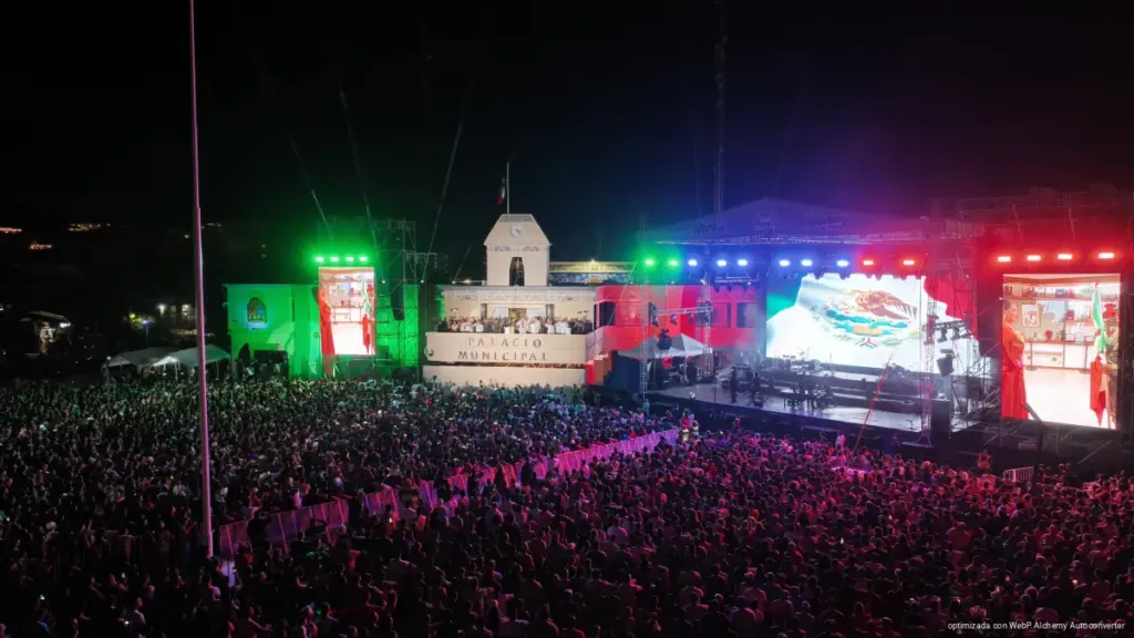 Grito de Independencia en Playa del Carmen reúne a más de 35 mil personas