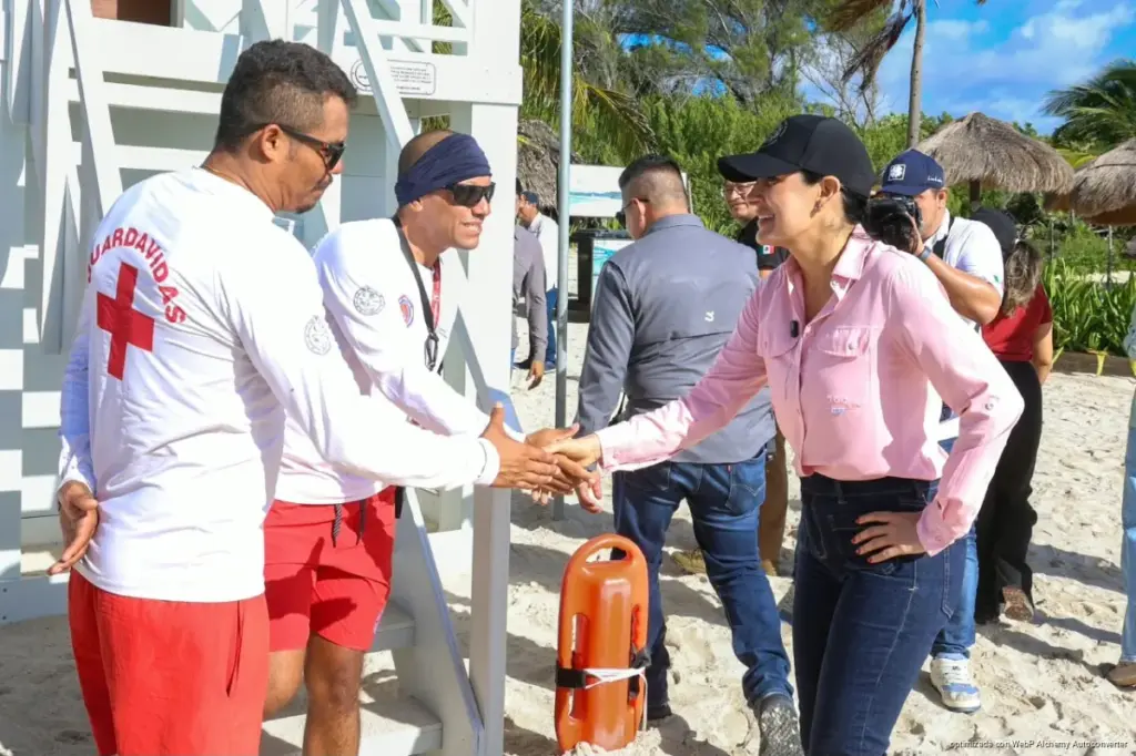 Para reforzar vigilancia en la costa, Playa 72 estrena torre guardavidas