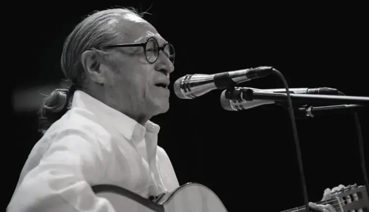 Fallece Gabino Palomares, una de las voces más reconocidas de la canción social en México