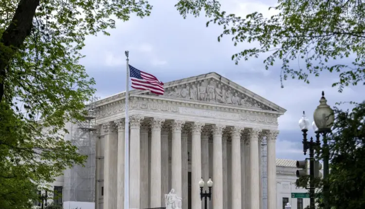 Suprema Corte de EU bloquea restricciones de Trump al voto por correo