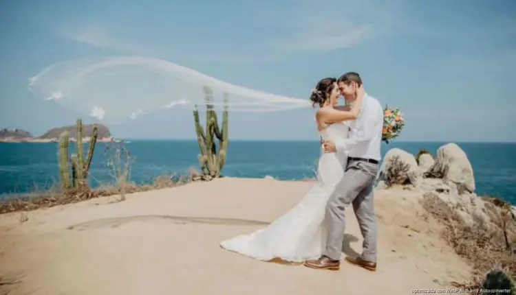 Turismo de romance cae más de 40% en Quintana Roo por sargazo y menor demanda