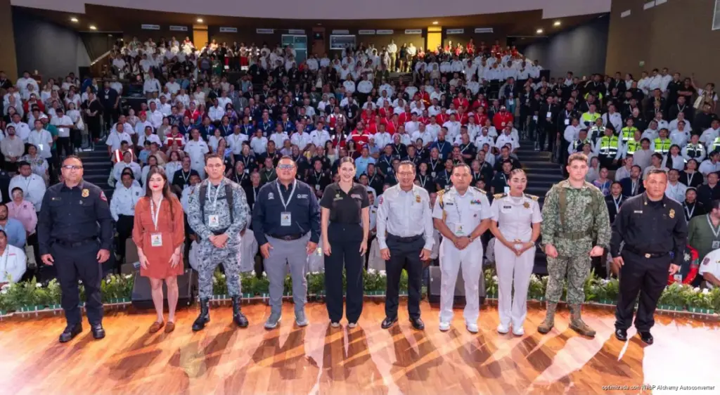Estefanía Mercado inaugura Segundo Congreso Nacional de Bomberos en Playa del Carmen