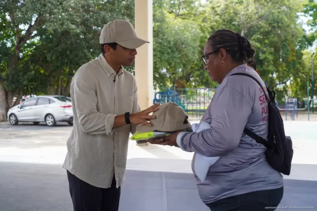 Entregan equipo de protección a 20 trabajadores de Servicios Públicos en Puerto Aventuras