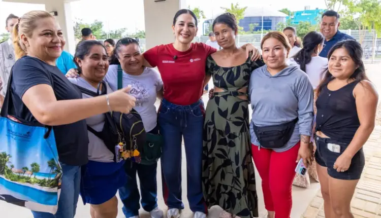 Más de 600 mujeres reciben máquinas de coser para impulsar el autoempleo en Playa del Carmen