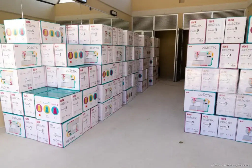 Más de 600 mujeres reciben máquinas de coser para impulsar el autoempleo en Playa del Carmen