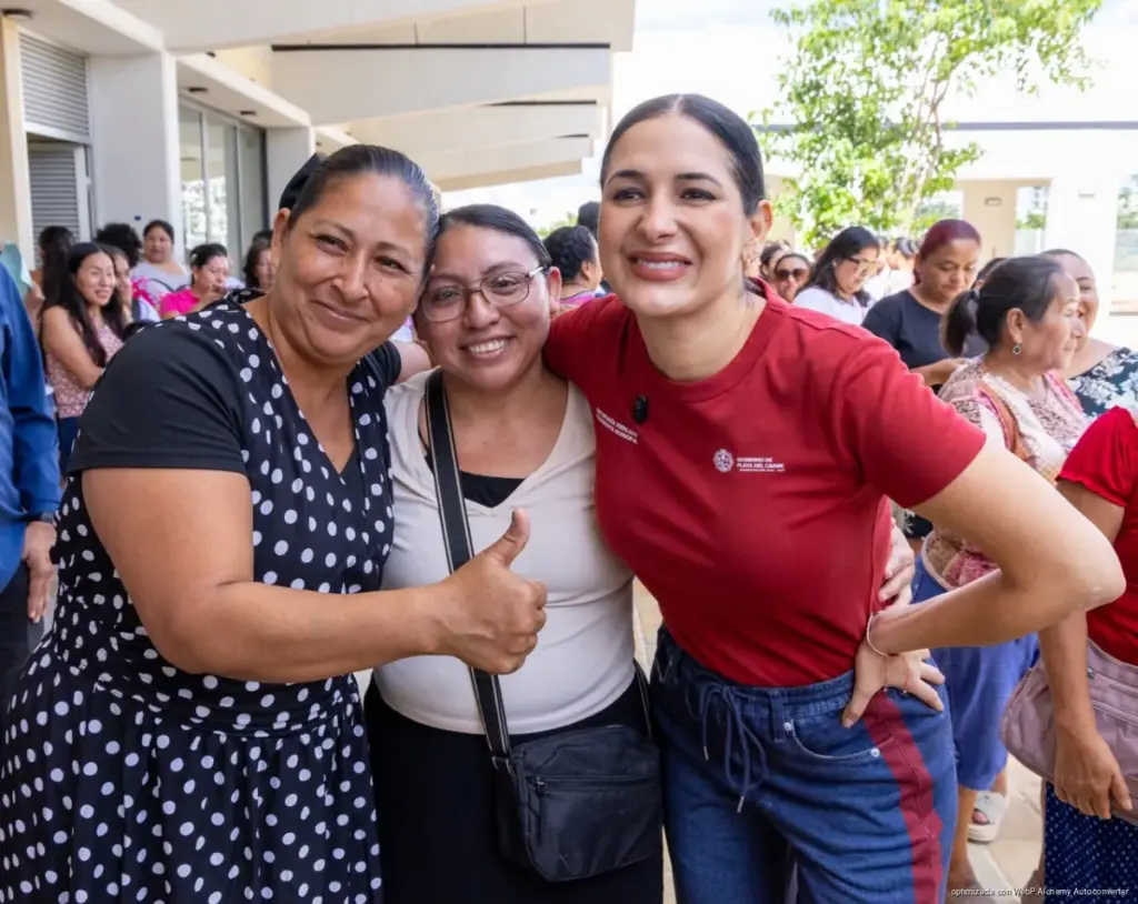 Más de 600 mujeres reciben máquinas de coser para impulsar el autoempleo en Playa del Carmen