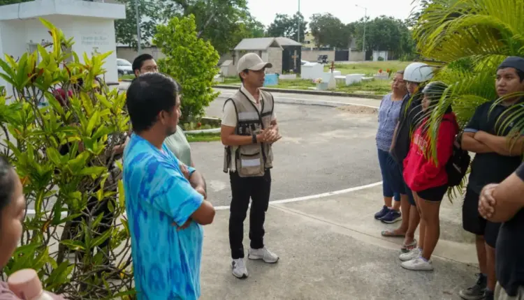 Puerto Aventuras realiza limpieza en su panteón municipal antes del Día de Muertos