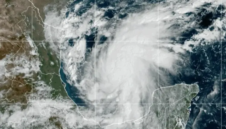 Huracán Isaías mantiene a Quintana Roo bajo vigilancia por lluvias, vientos y oleaje elevado