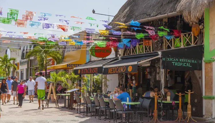 Advierte Profeco a restaurantes de Playa del Carmen que la propina no es obligatoria