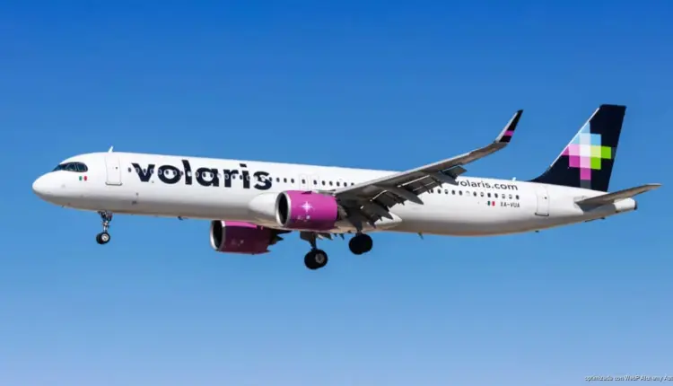 Volaris suspenderá vuelos a Tulum tras caída de 33.6% en pasajeros
